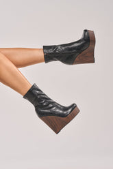 AZALEA WANG ROAD BLACK WEDGE WITH WOOD HEEL