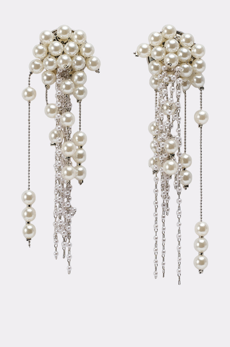 DRIPPIN IN PEARLS EARRING