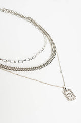 A LAYERED NECKLACE SET