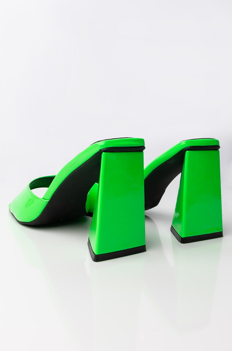 AZALEA WANG WORK FOR IT CHUNKY SANDAL IN GREEN