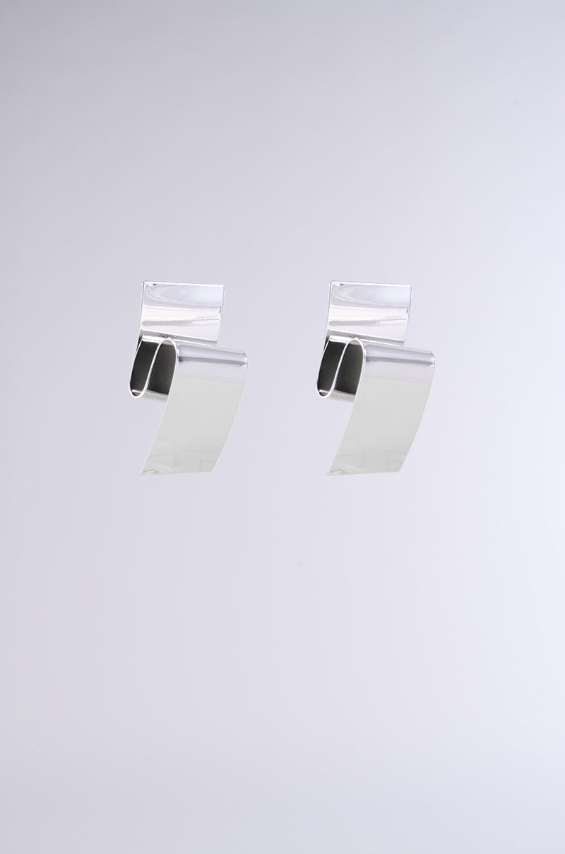 BEND WITH ME EARRING