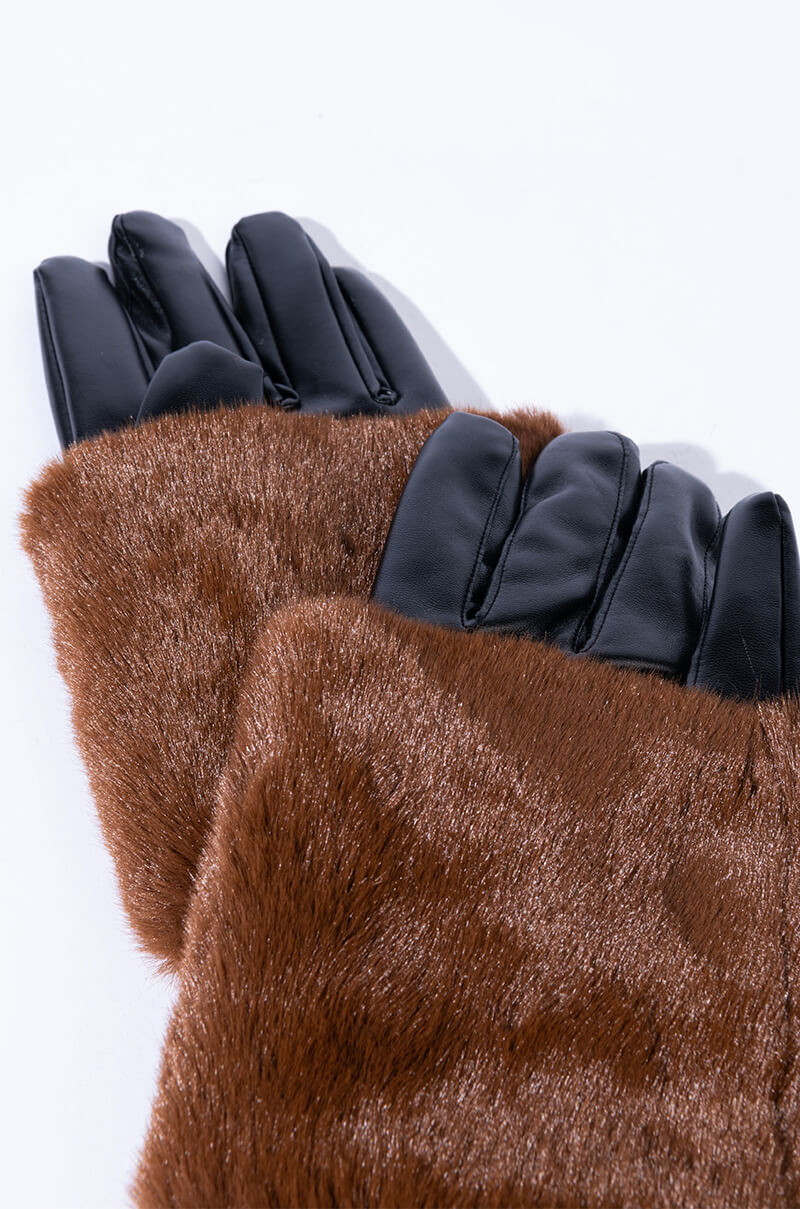BROWN BEAR CENTRIC GLOVES