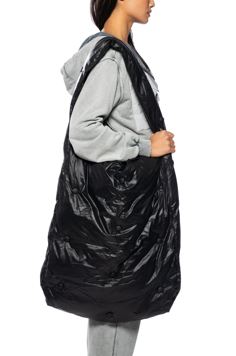 CAMPING TUFTED PUFFER TOTE