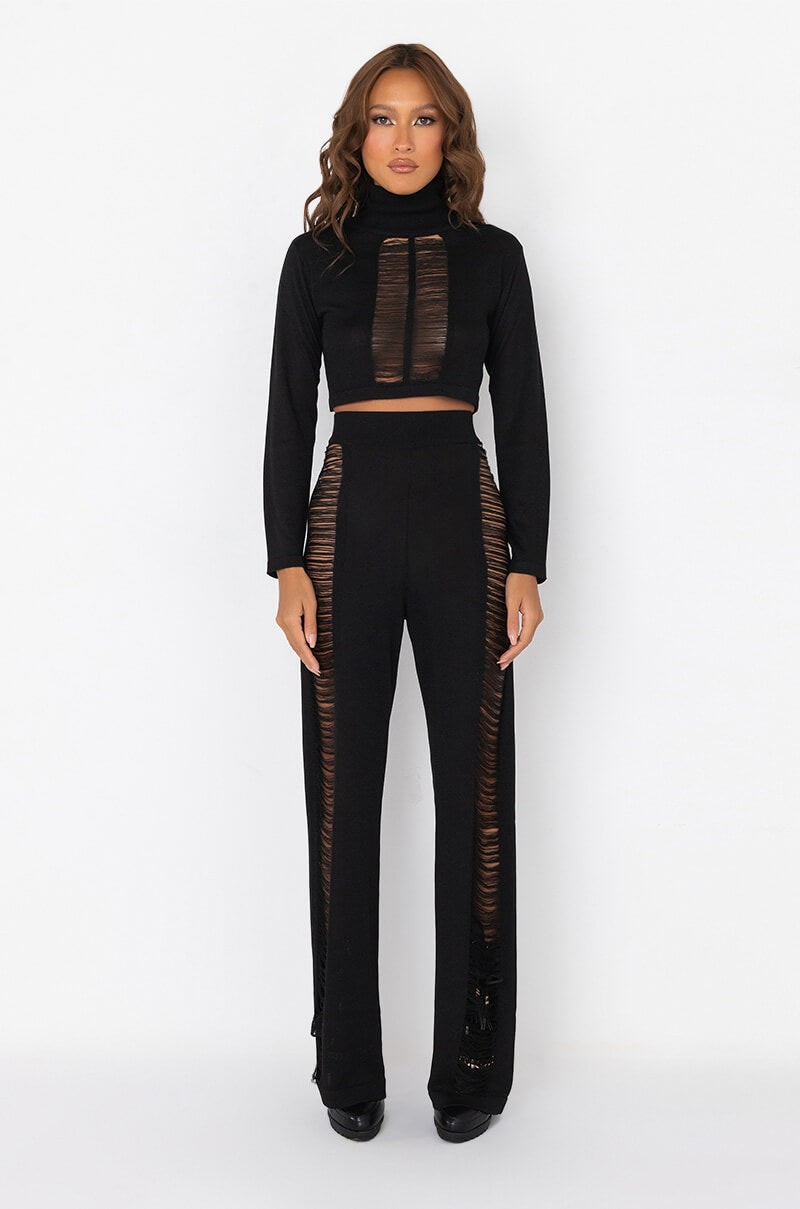 DISTRESS DETAIL CROP TURTLENECK SWEATER