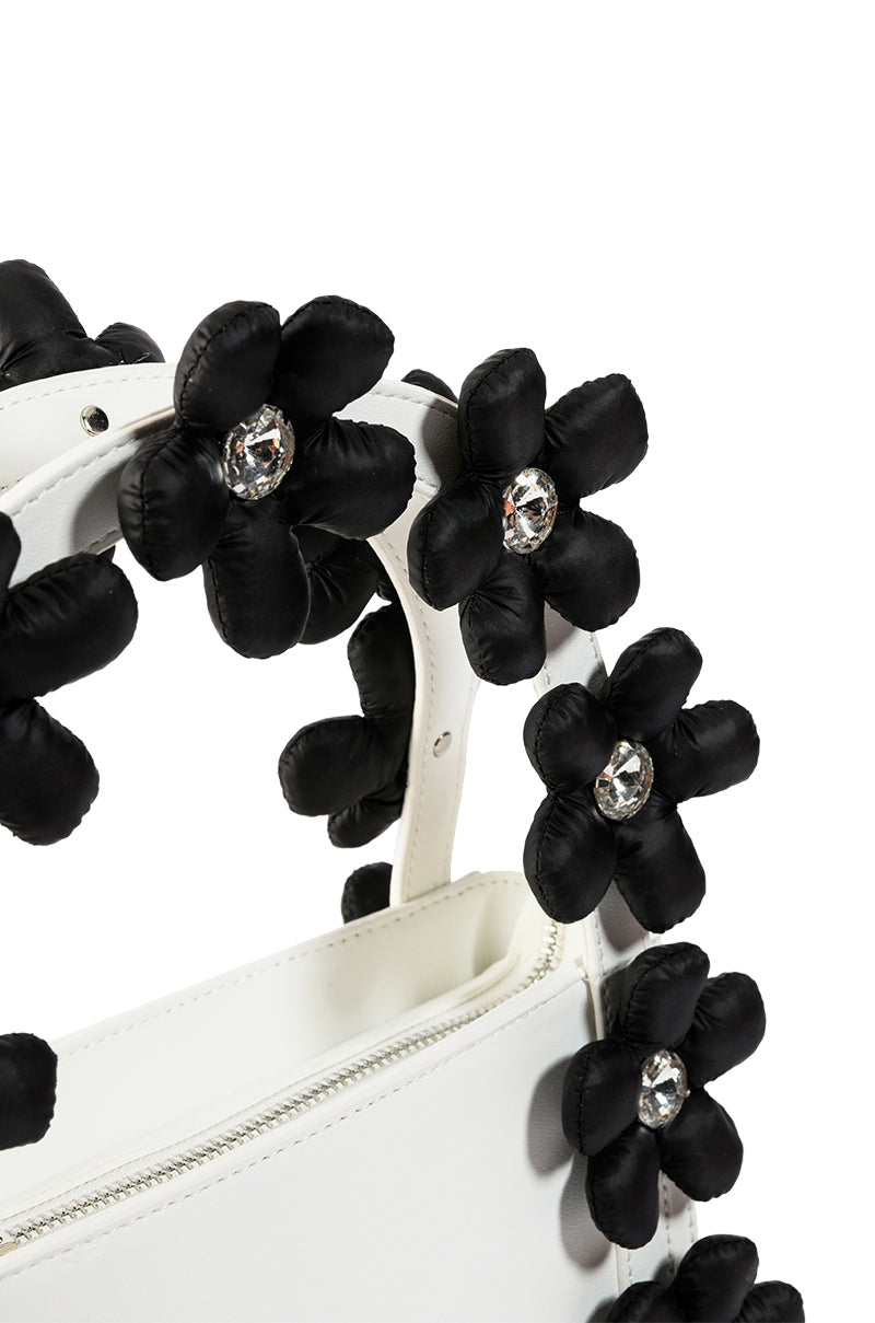 DOMINIQUE BAG WITH FLOWER HANDLES IN WHITE