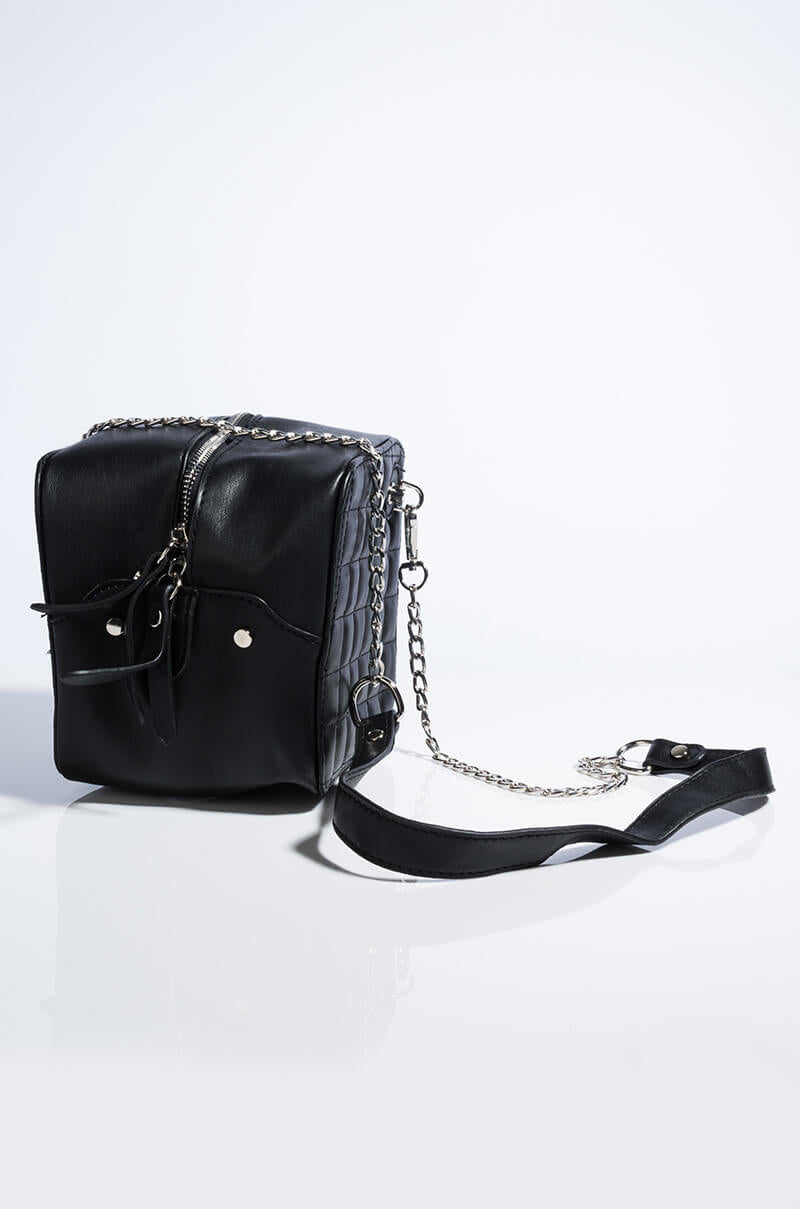 BOBBIE SQUARE PURSE